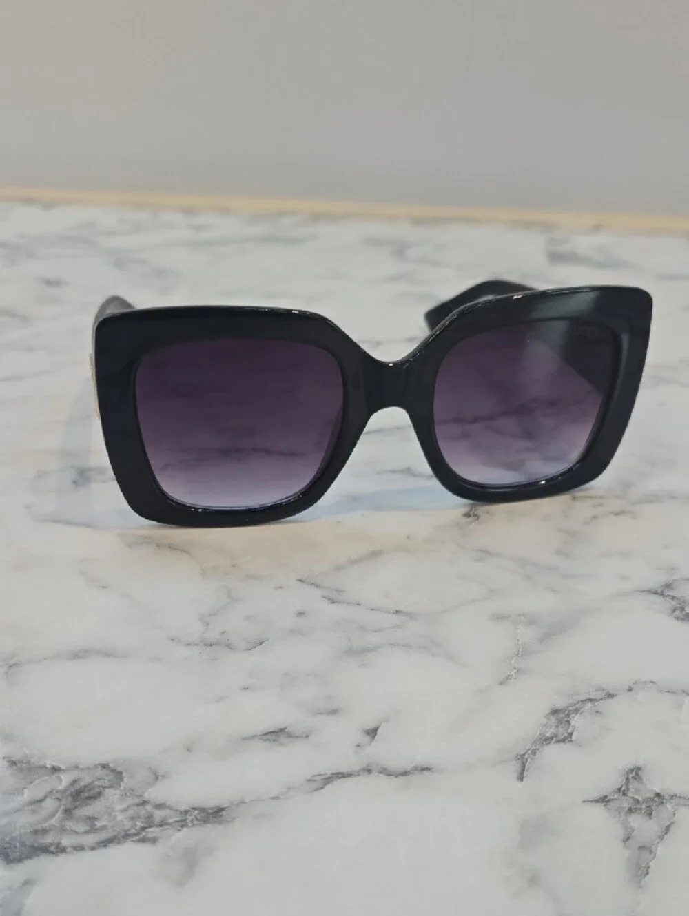 Gucci Black Square Sunglasses with Gold GG Emblem and Gradient Lenses